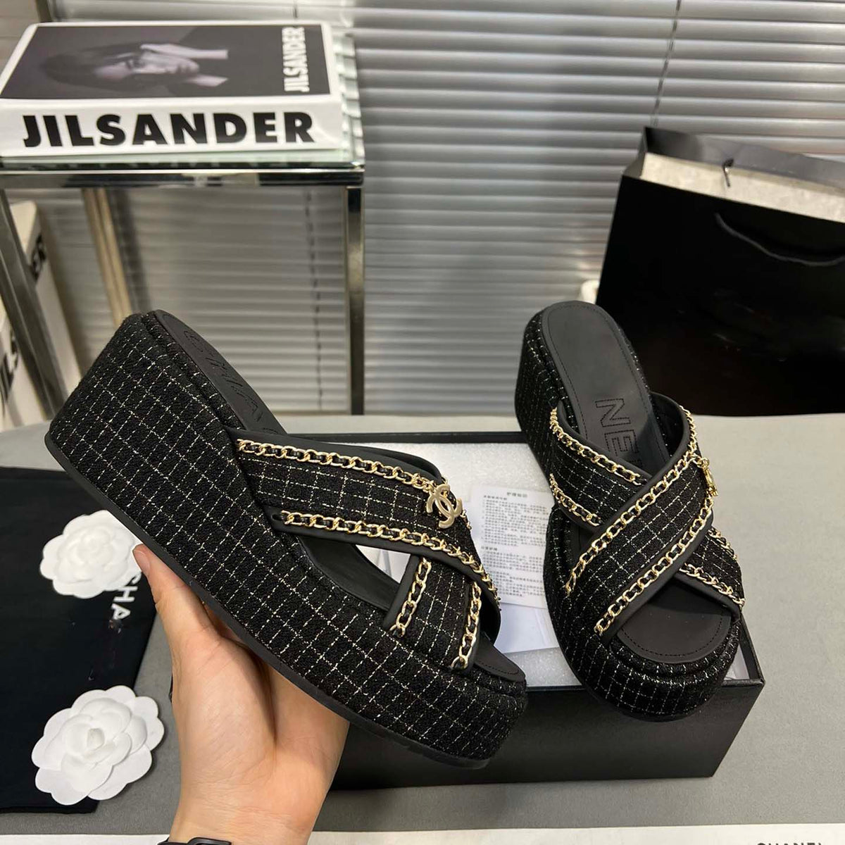 23 Ladies Fashion Luxury slipper and flip-flop S010