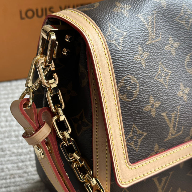 24 show Dauphine Soft handbag 1824040709
