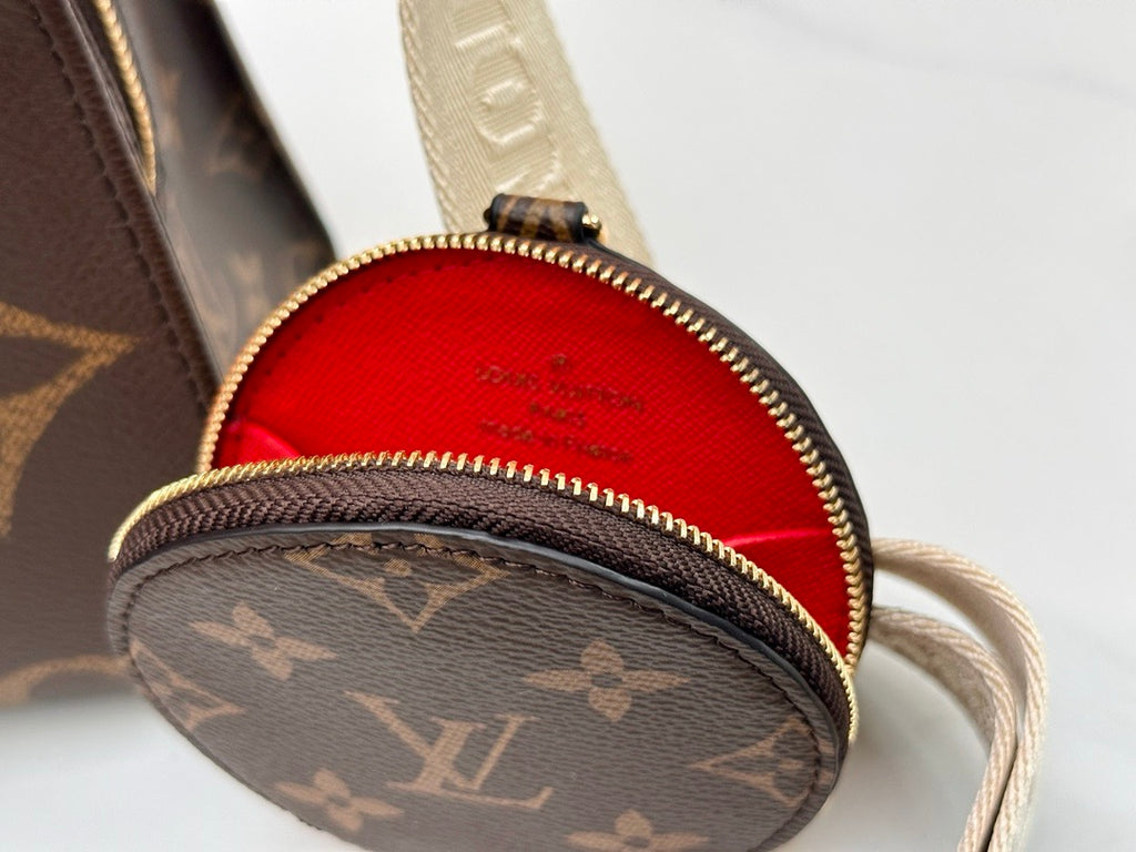 V Fashion Print On-the-go Printed Handbag 0724101006