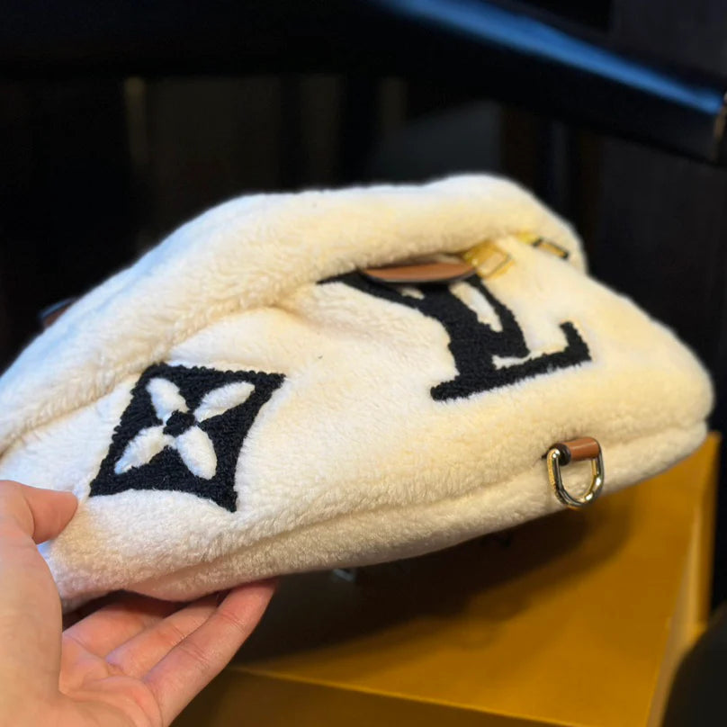 New Fashion Versatile Lamb Fleece Chest Bag 1024101208