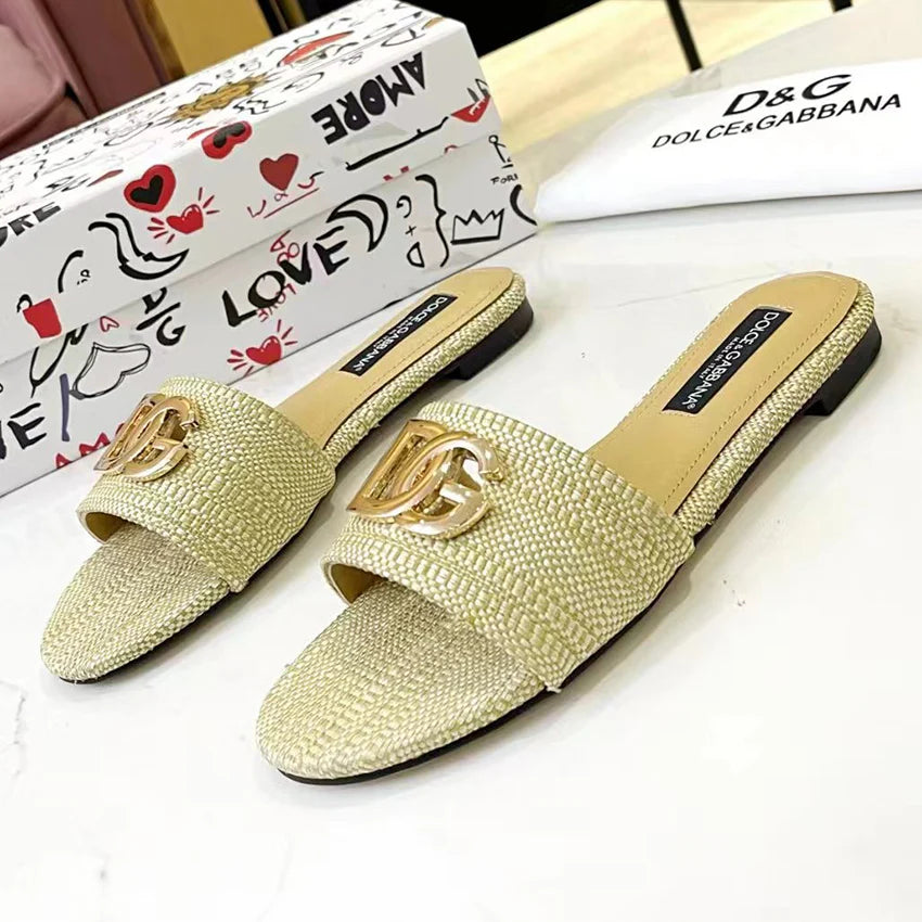 New fashion and versatile woven sandals 1024060402