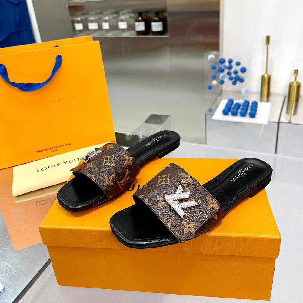 brown printed slippers 03212