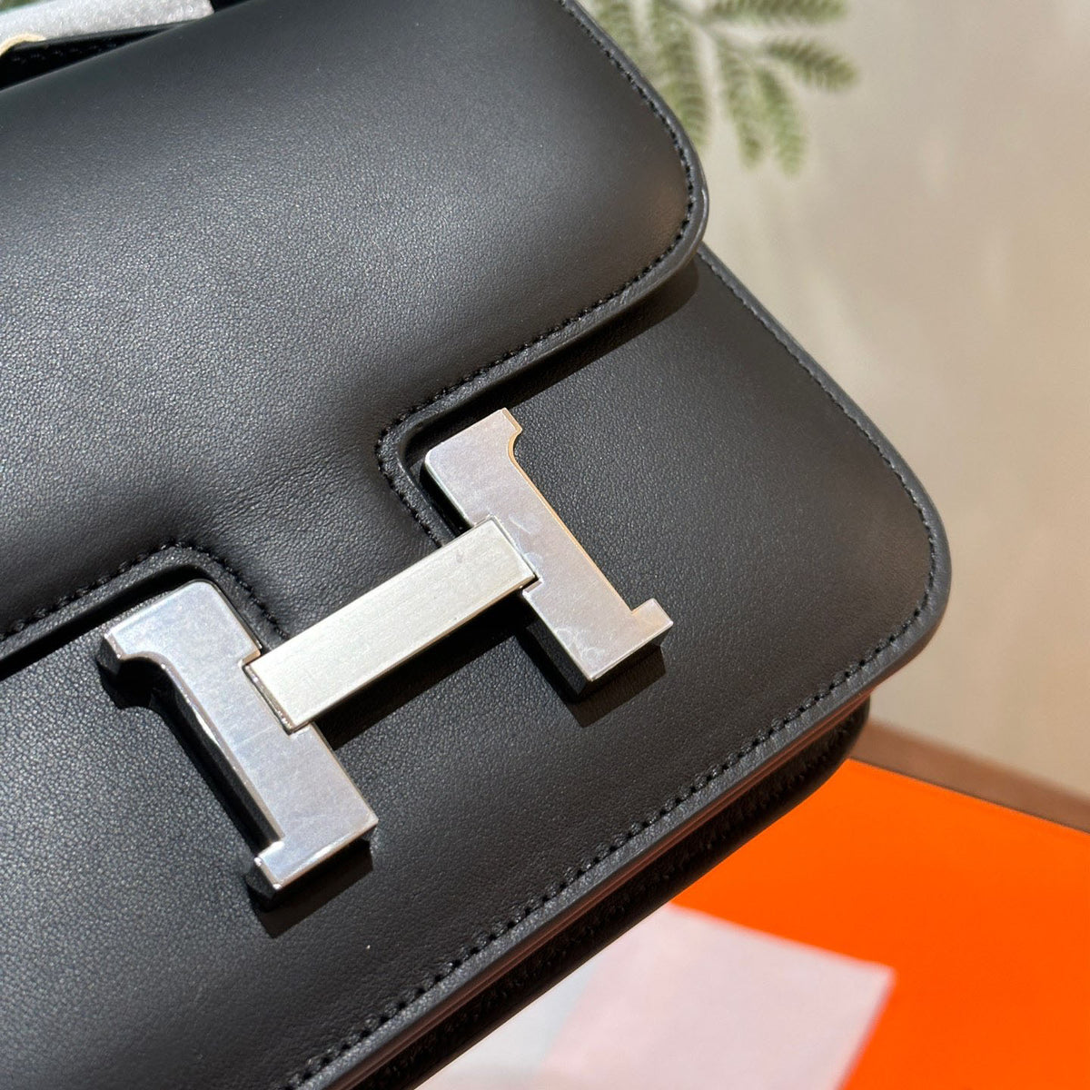 H Constance Soft cowhide shoulder bag XC24101002