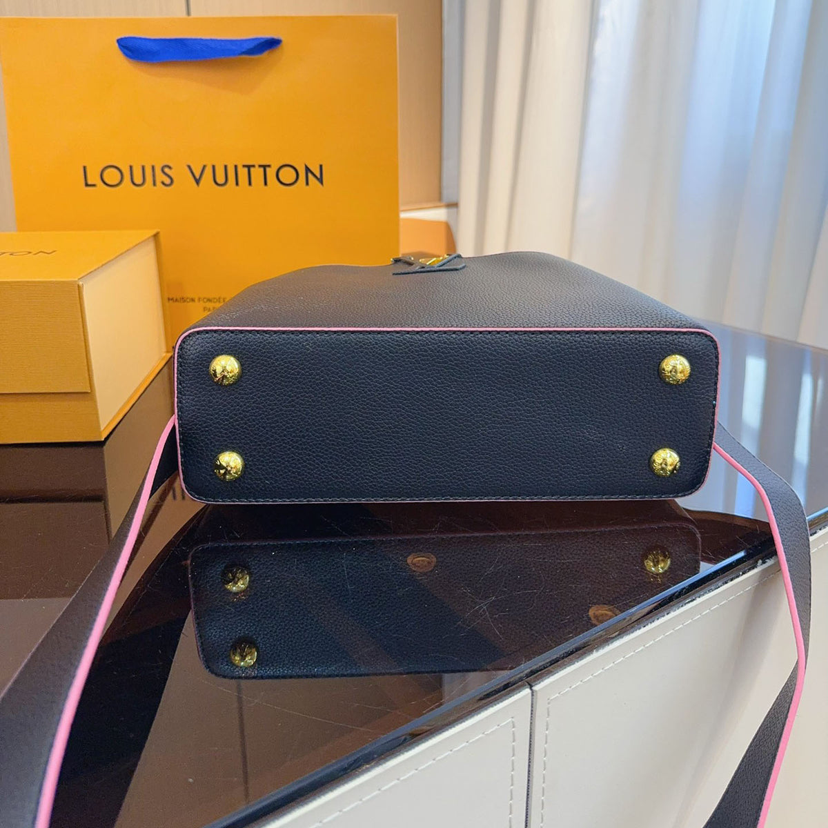 L Capucines handbag XC24101010