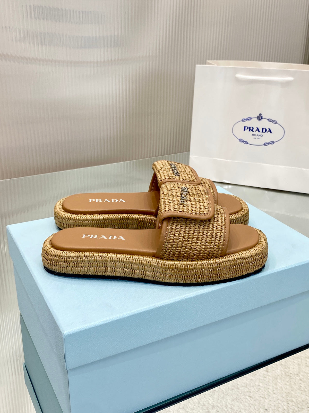 P raffia woven slippers 0724041702
