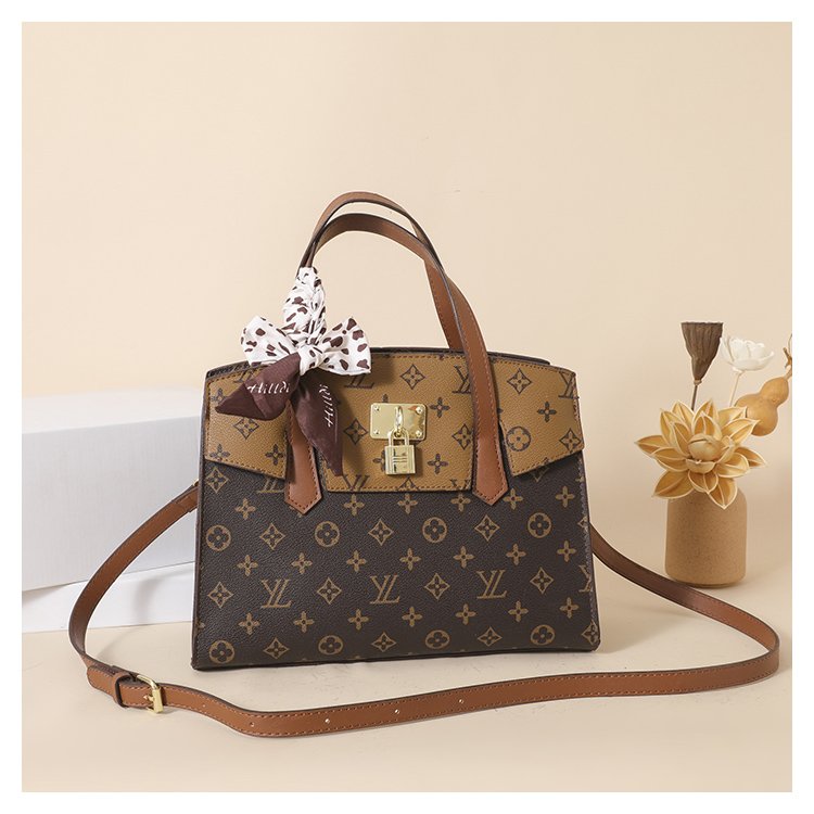 Fashion and versatile handbag BNN1023112107