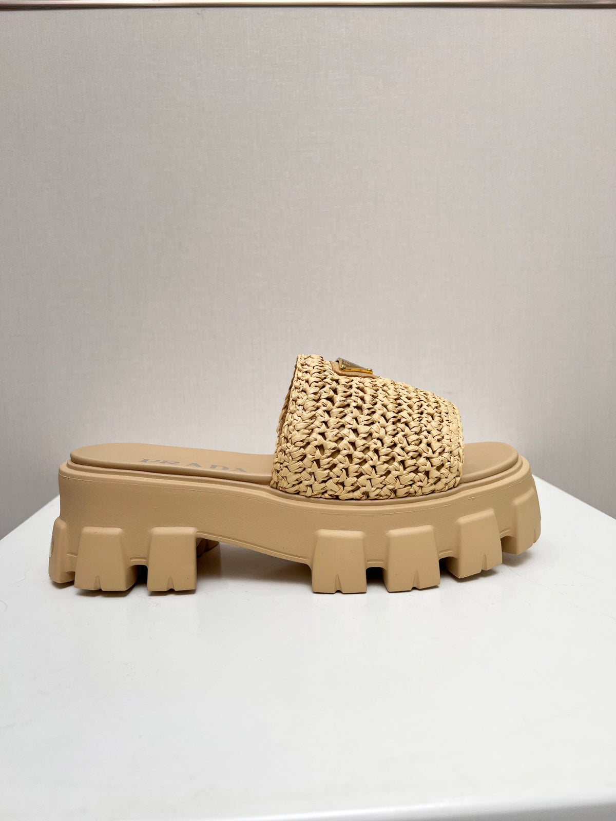 P Spring and Summer Sawtooth Roman Weave Ultra Light Thick Sole 0724071816