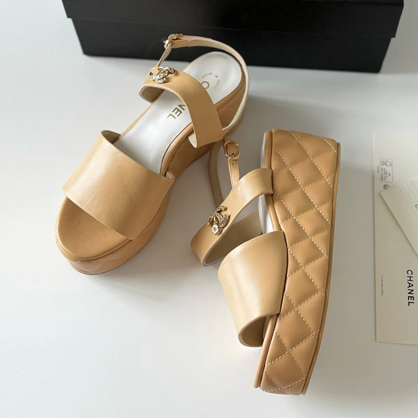 Fashion and versatile thick sole sandals 1024052322