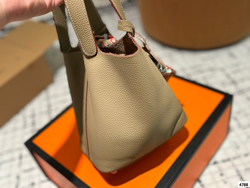 H Picotin18 Multicolor Bucket Bag 0724101014