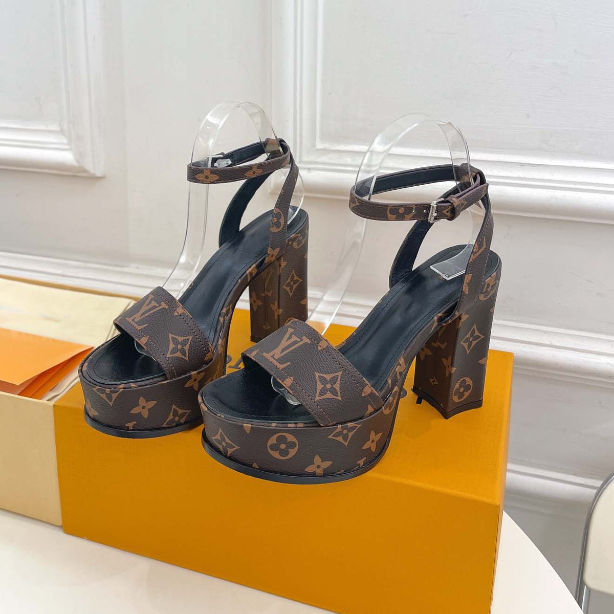 23 Ladies fashion luxury high heels SXC051502