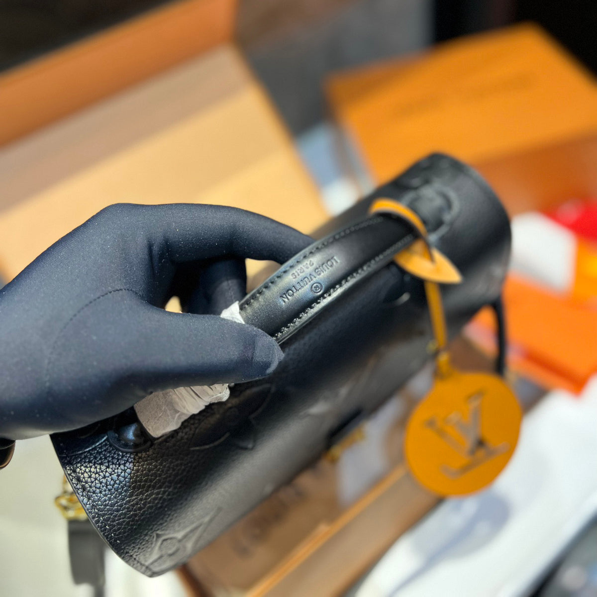 New V Logo Embossed Messenger Bag XC16060307