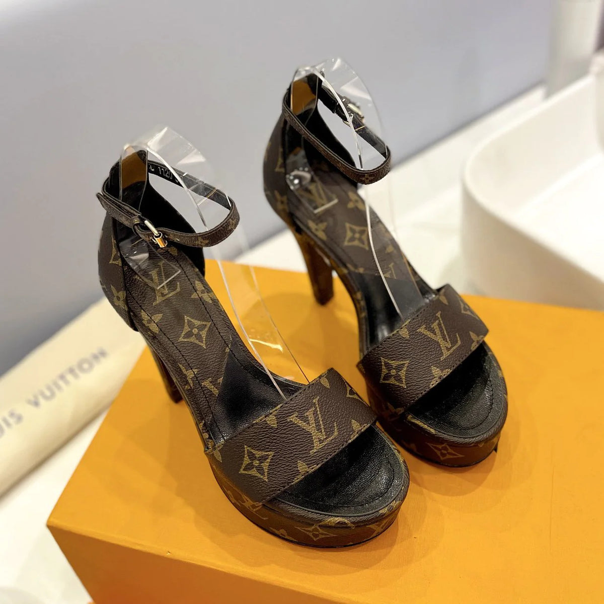Classic Monogram versatile and elegant high heels 1824021902