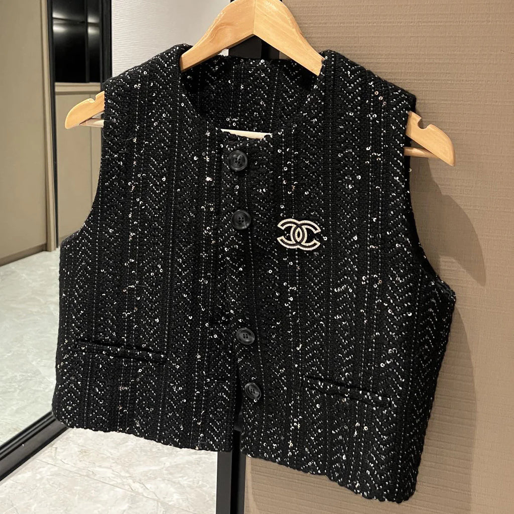 Customised tweed waistcoat with brooch 1024122715