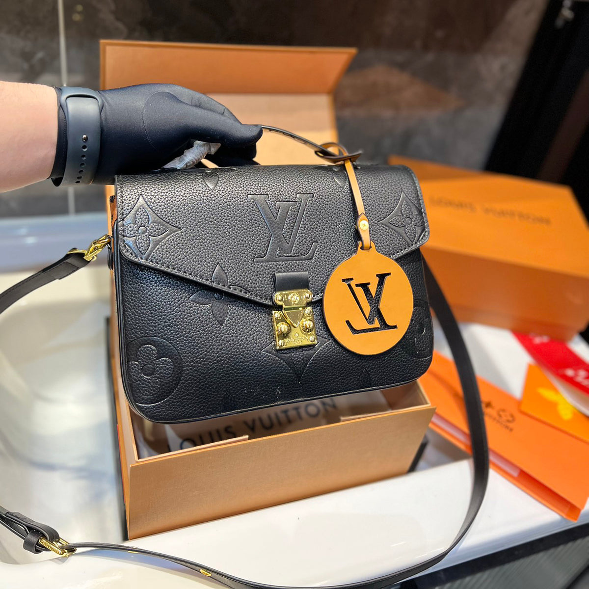 New V Logo Embossed Messenger Bag XC16060307