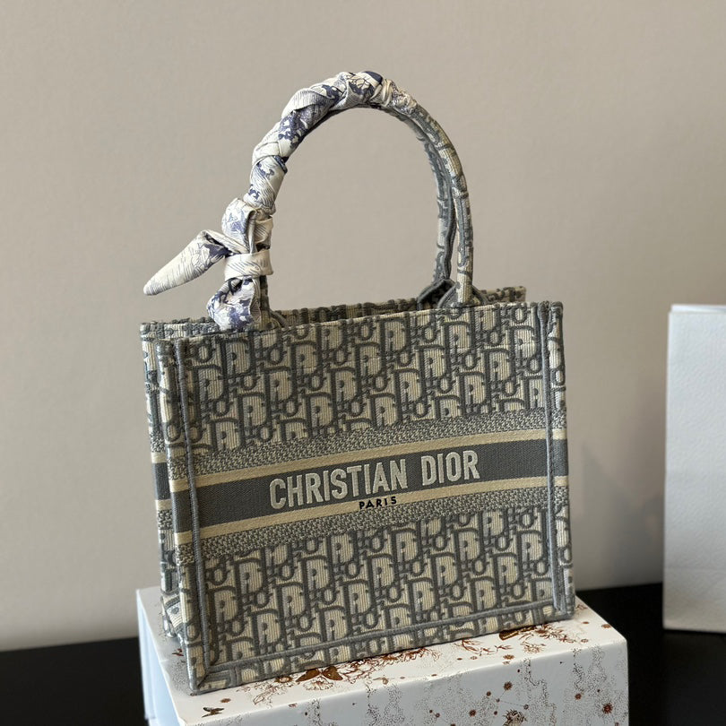 Classic luxurious book tote bag 1824041109