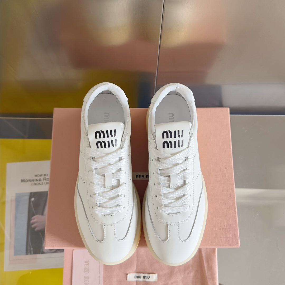 Miu latest British style thick-soled lace-up height-enhancing white shoes fb0424090902