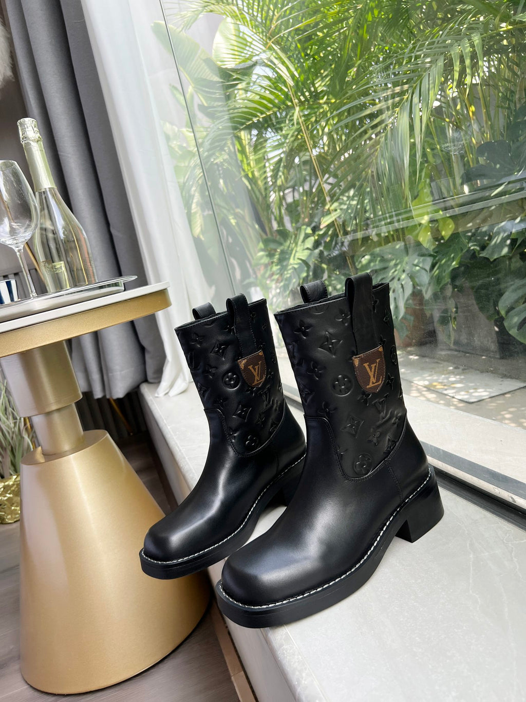 V Logo stylish embossed printed leather booties 0724101802