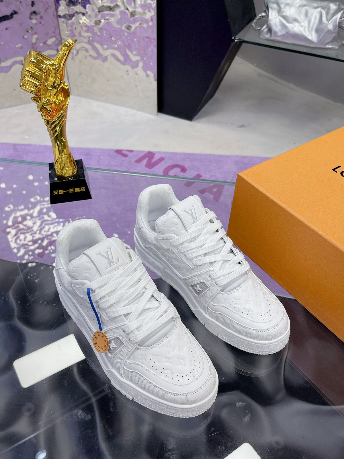 L couple limited series casual embossed sneakers 0725012401