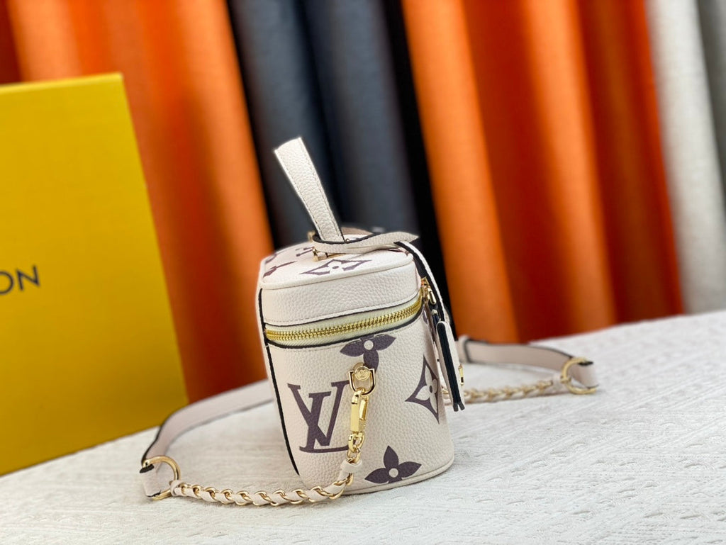 V Vanity Small Bag XC0823042027