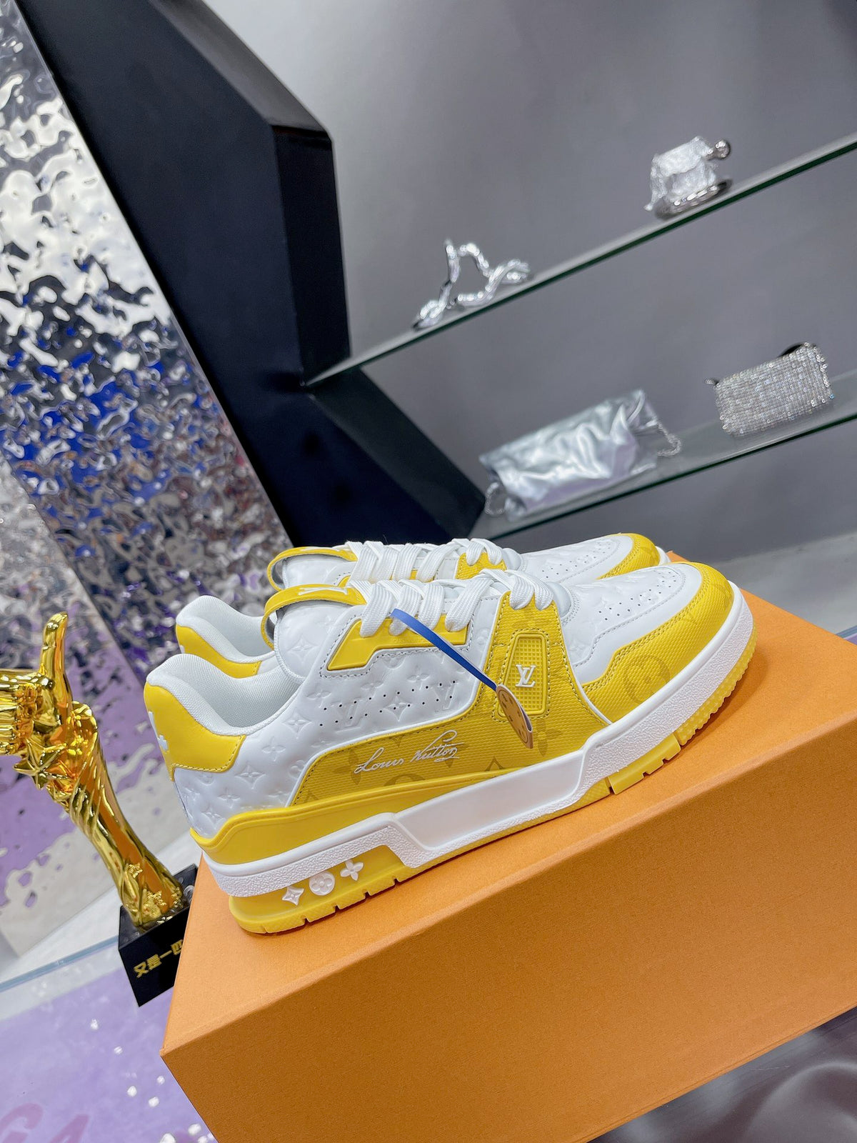 L couple limited series casual embossed sneakers 0725012401