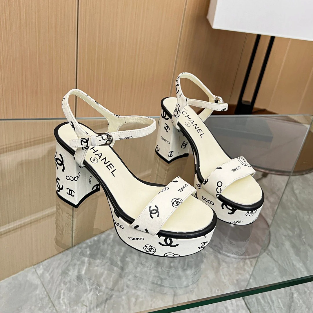 Classic high-heeled sandals blend modernity and fashion 1024031904
