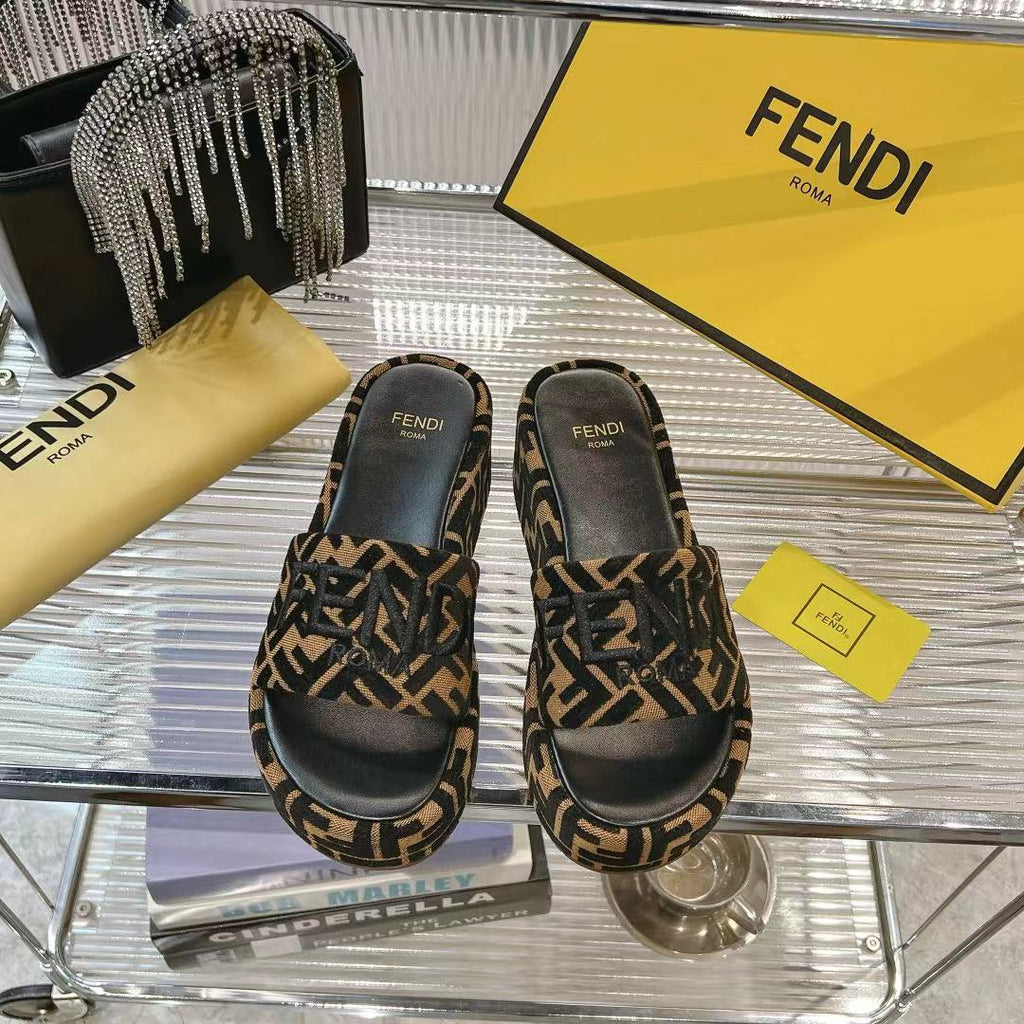 Fashion Thick-soled Slippers 0725030503