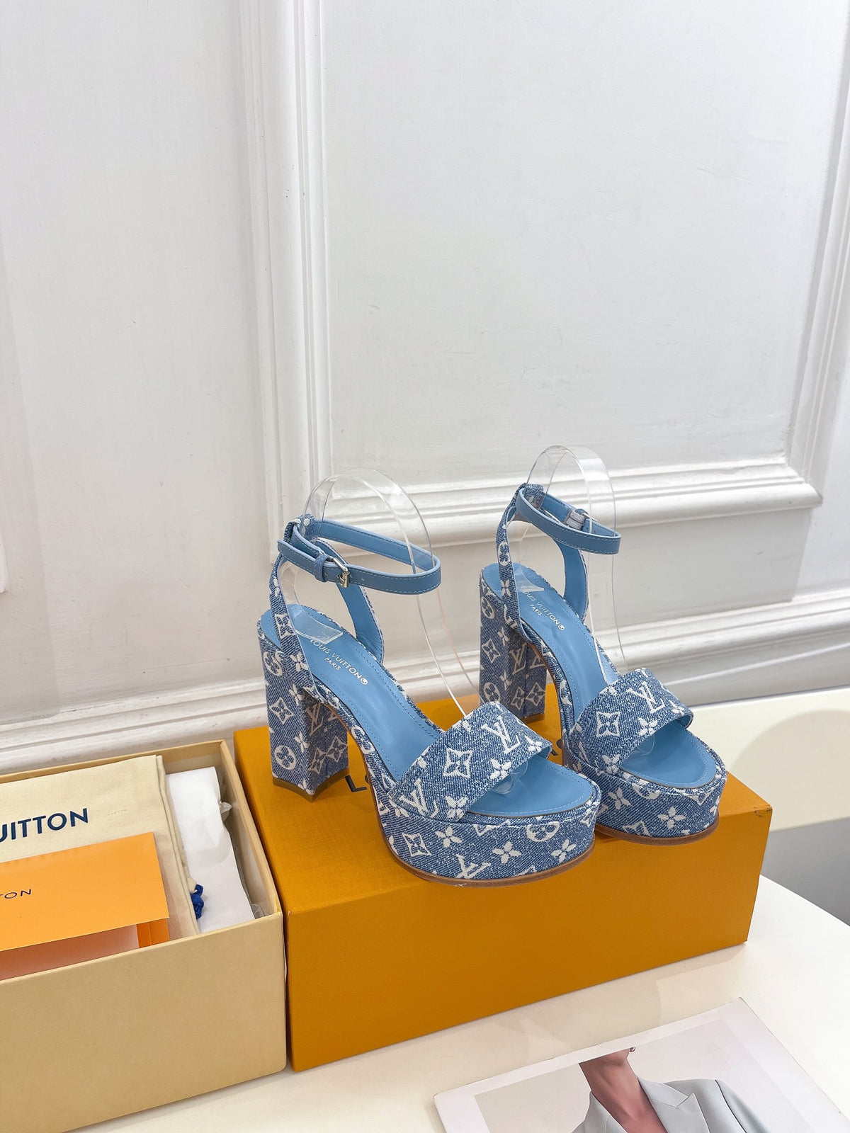 23 Ladies fashion luxury high heels SXC051502