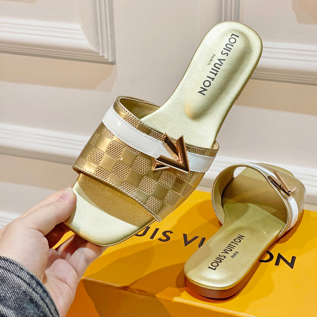 Stylish patent leather flat slippers 1824041113