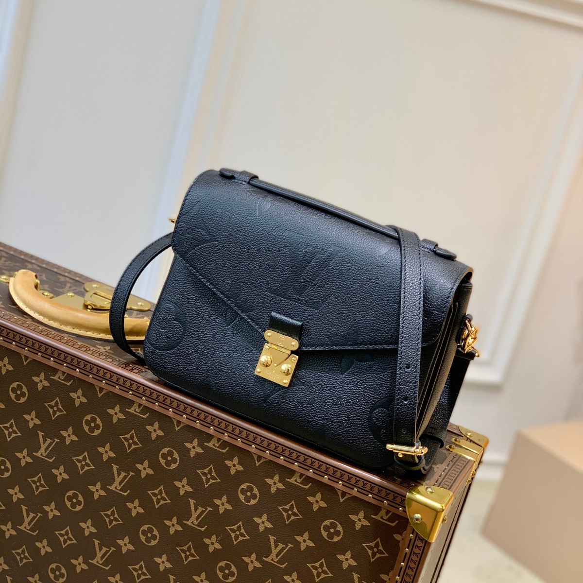 FULL LEATHER MESSENGER BAG M59211 Navy Nacre BLUE GOLD HARDWARE Monogram Empreinte