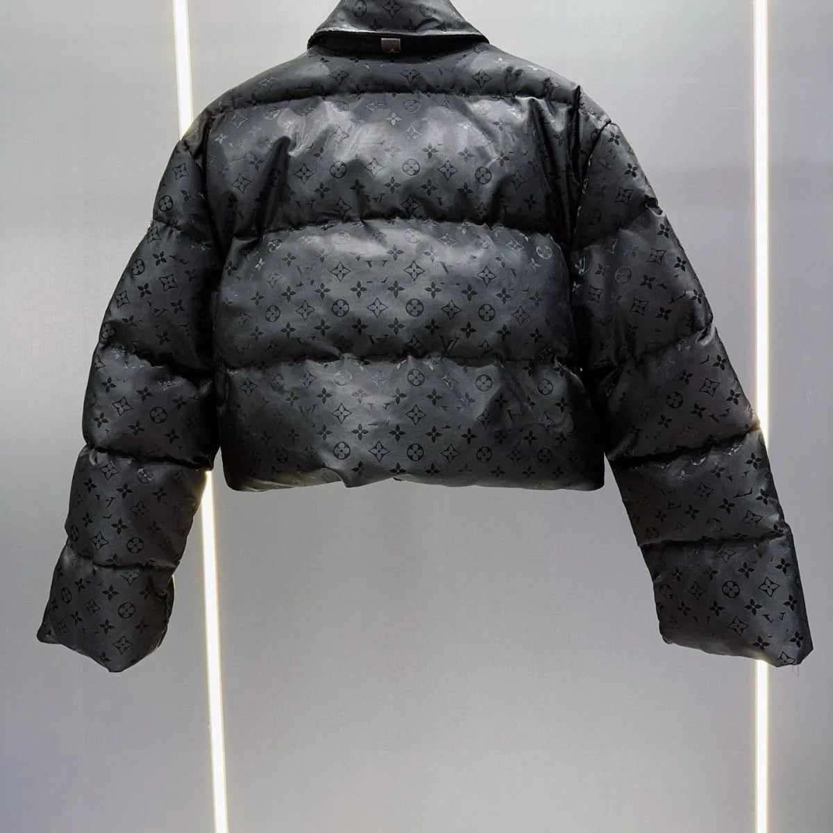 Advanced jacquard dark patterned short down jacket 1024111115