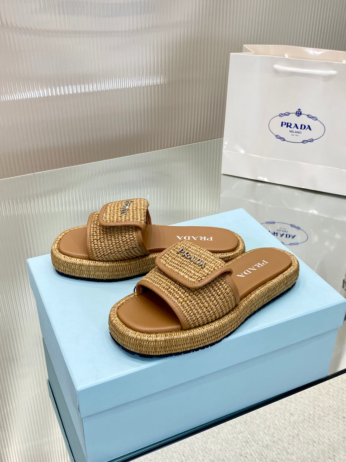 P raffia woven slippers 0724041702