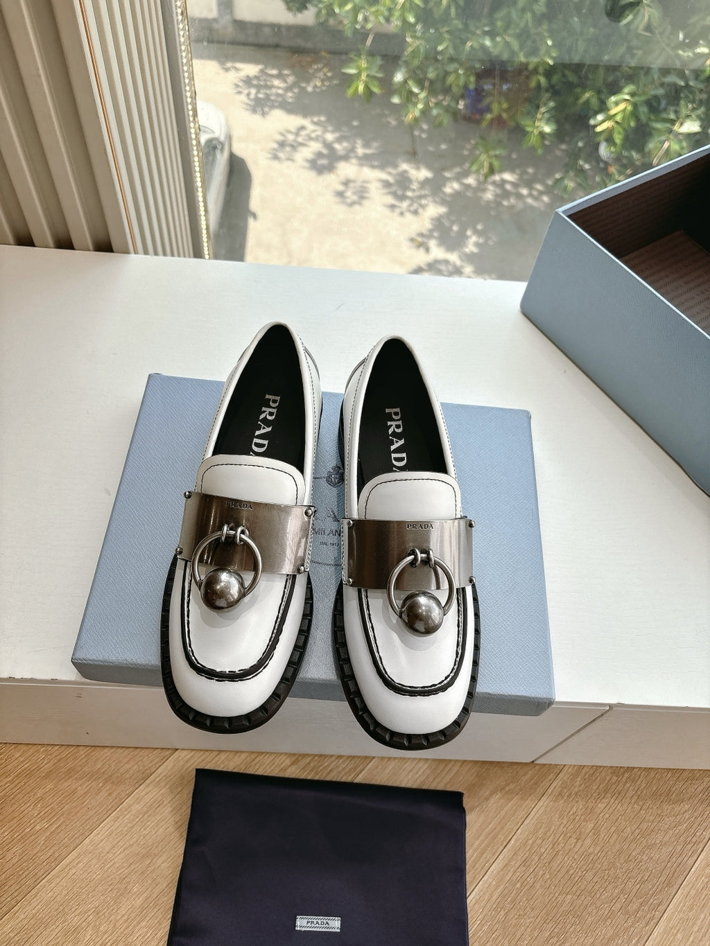 P's new retro one-leed loafers 0725061619