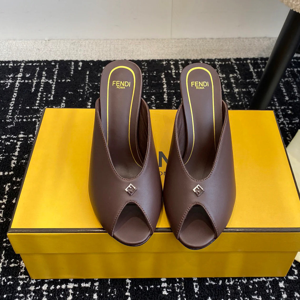 New round head fish mouth high heel sandals 1025050701