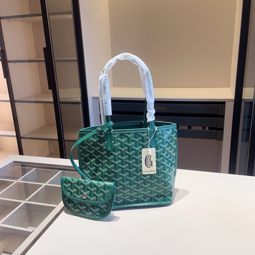 GY Classic Print Small Shopping Tote 1024052904