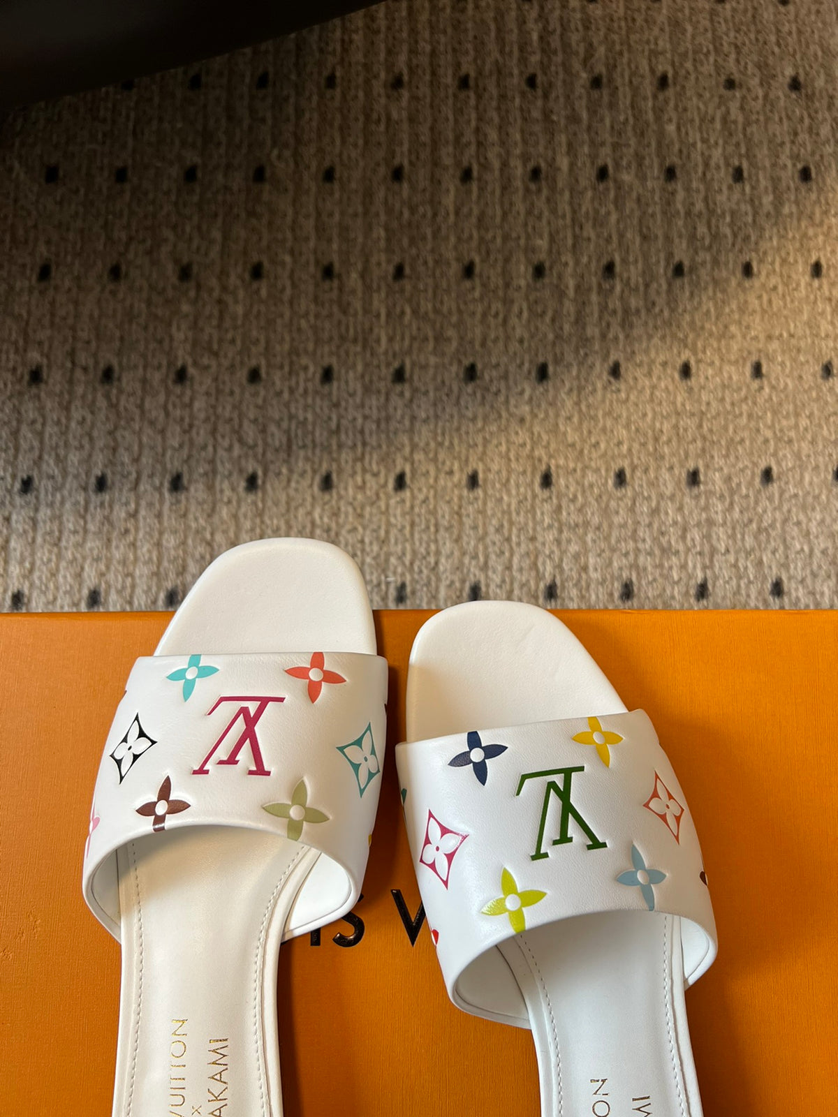 L fashion 3 color hot slippers 0725031904