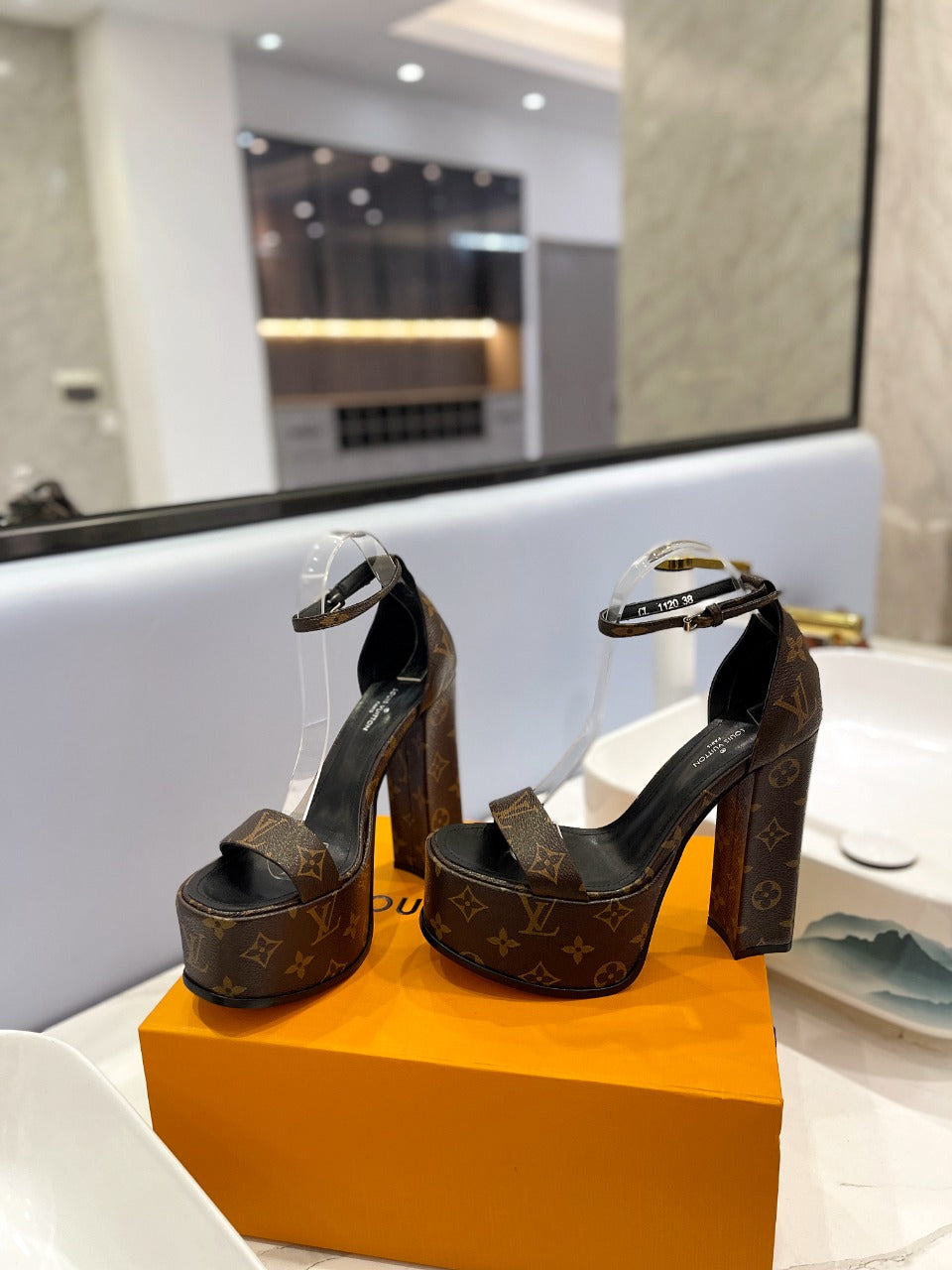 23 Ladies fashion luxury high heels XC053102
