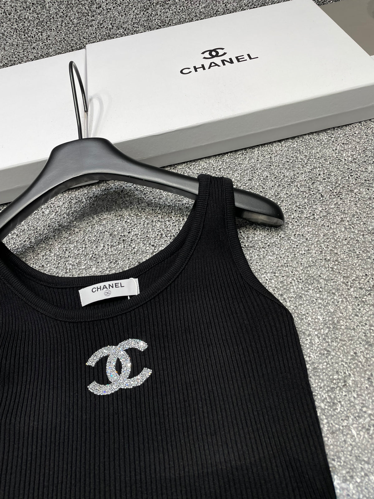 Summer new simple hot stamped letter knitted vest 0724042301