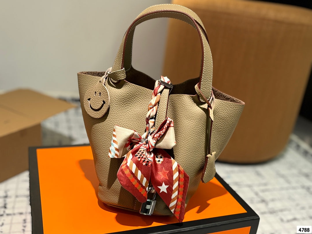 H Picotin18 Multicolor Bucket Bag 0724101014