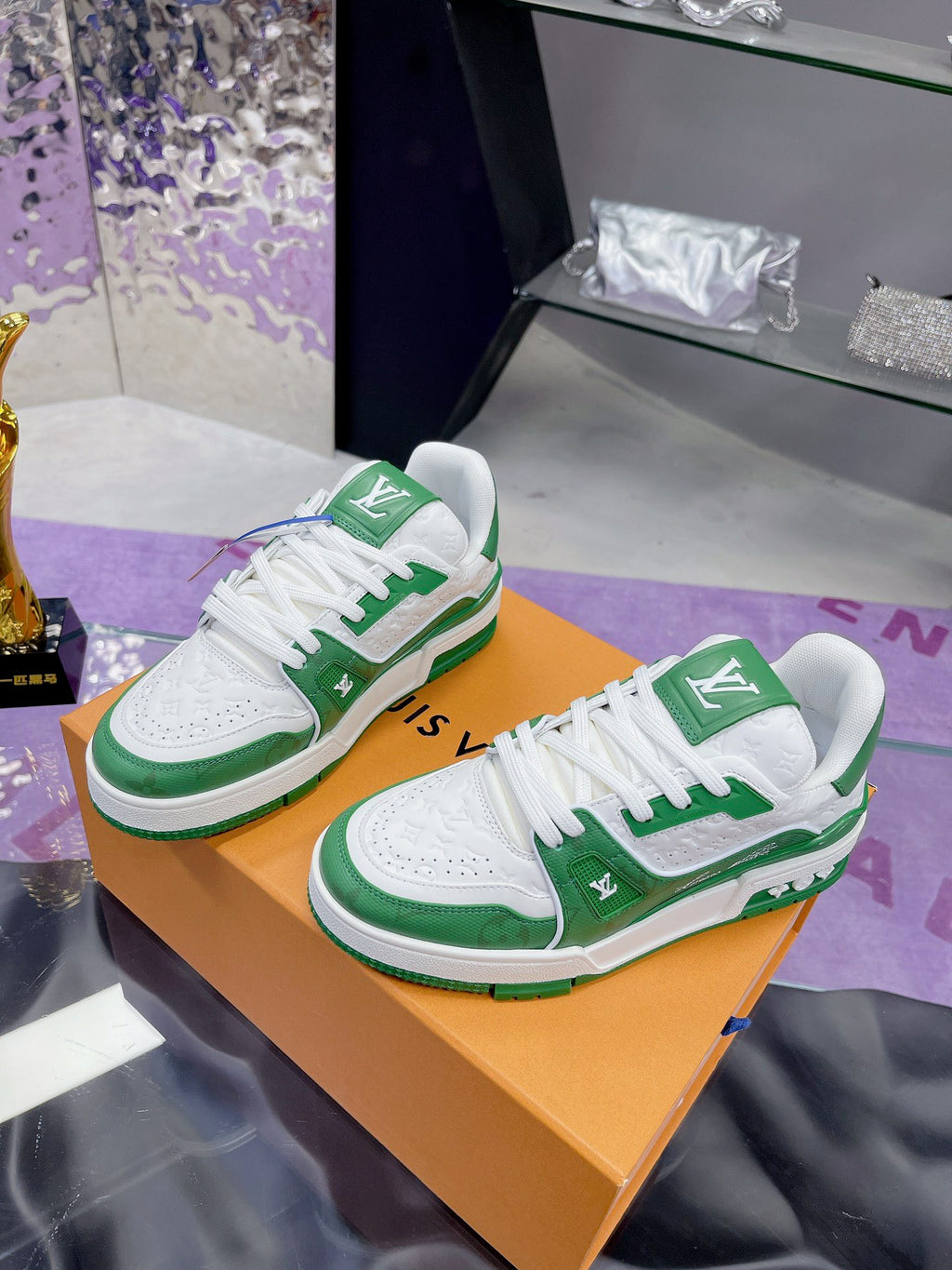 L couple limited series casual embossed sneakers 0725012401