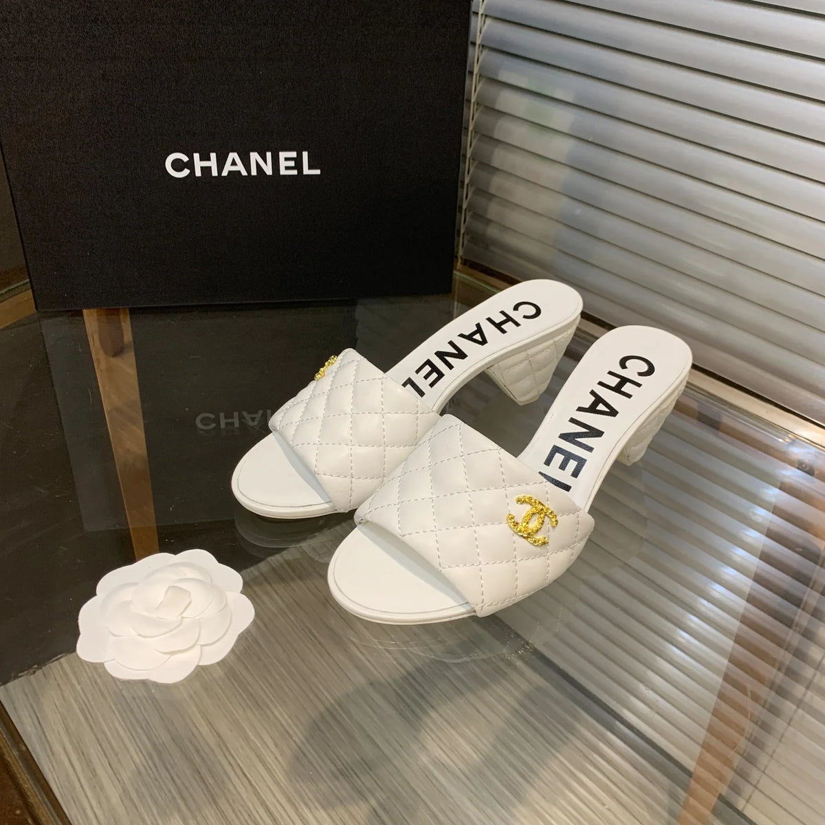 New Fashion Classic Versatile Leather Slippers 1024062811