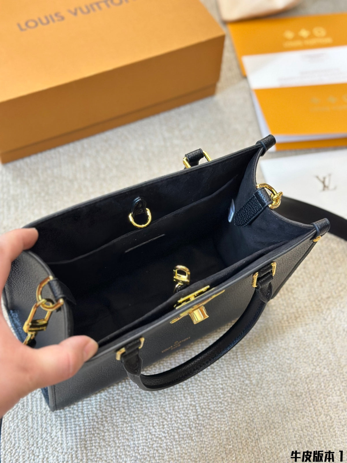 V Fashion LOCK & GO Handbag 0724061304