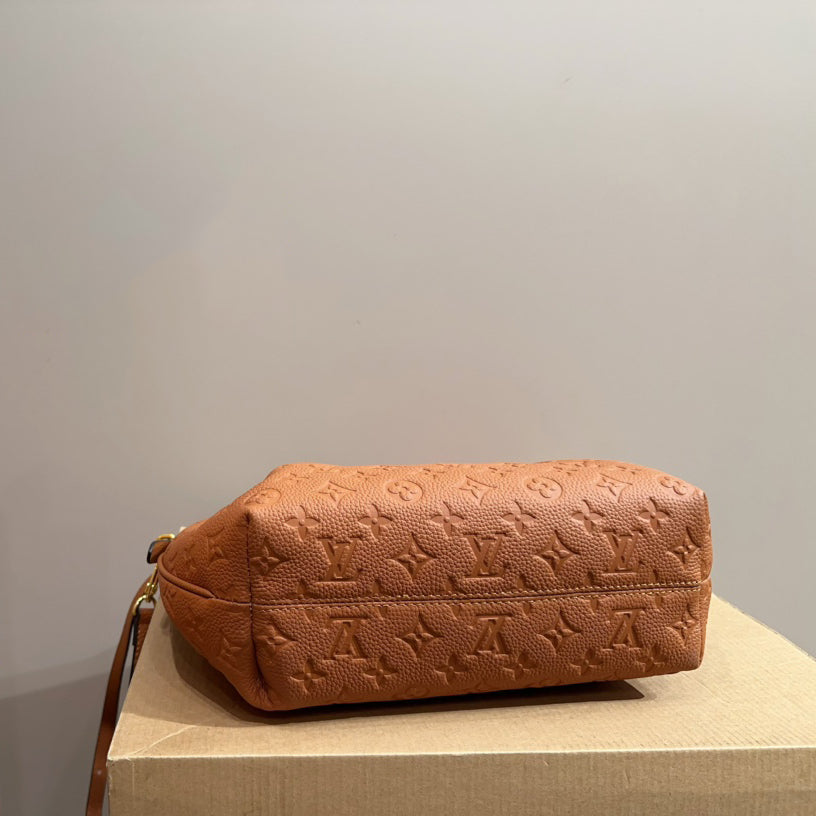 L family embossed flowerpot bag 1824040302