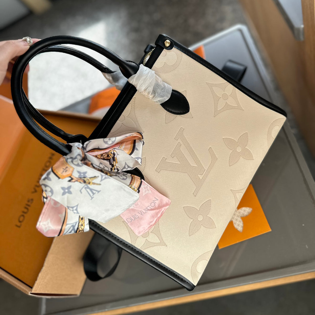 L 24New Onthego East West Tote Bag 1824061202