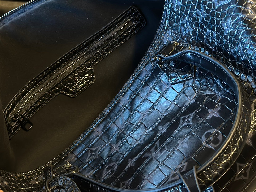 L Limited Edition Crocodile Pattern Travel Bag XC24092305