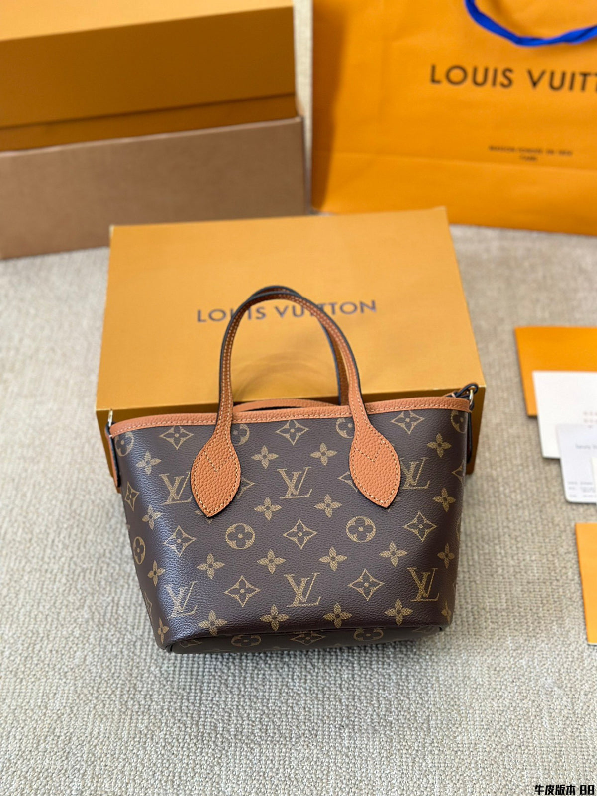 V 24ss new fashion printed handbag 0724101701