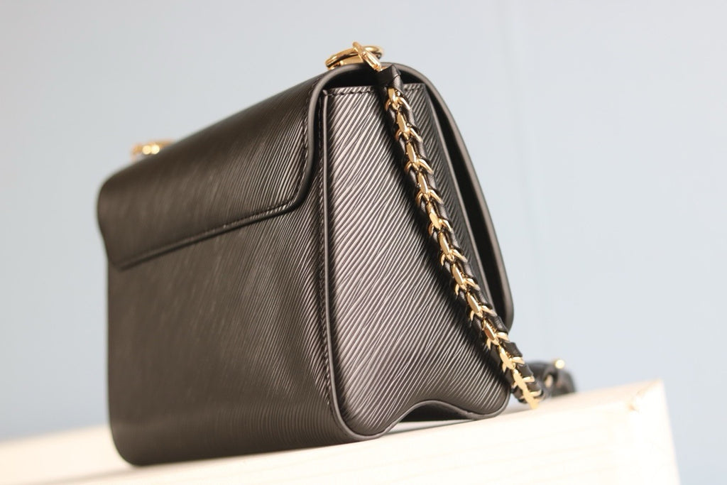 V high quality twist medium handbag 0724033104