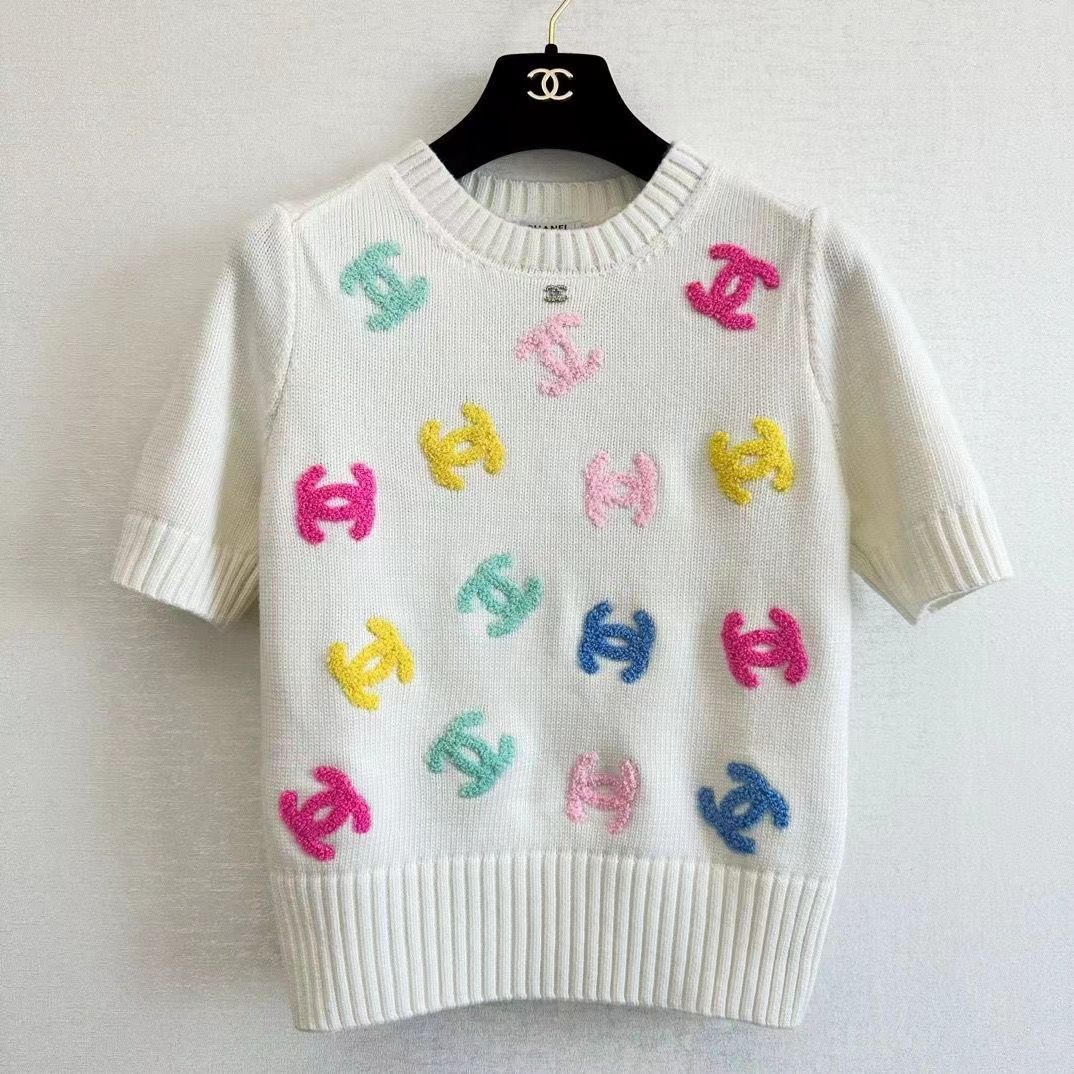 New casual and fashionable knitwear short sleeved T-shirt 1024022611