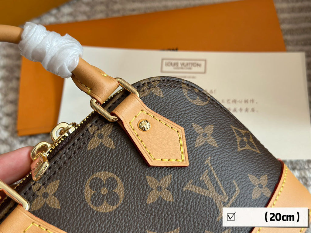 L Alma Shell Bag 1824071601