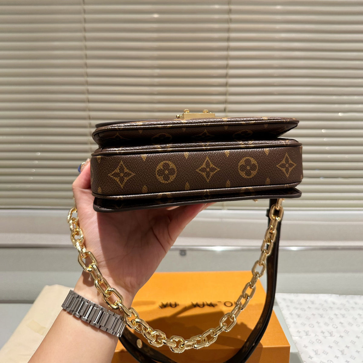 Postman small chain bag XC1823092601