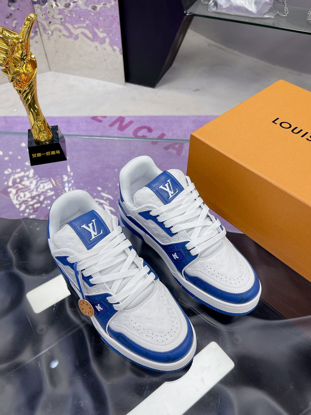 L couple limited series casual embossed sneakers 0725012401